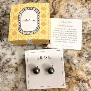 New⭐️ Stella and Dot Dejavu Pearl Stud earrings in silver